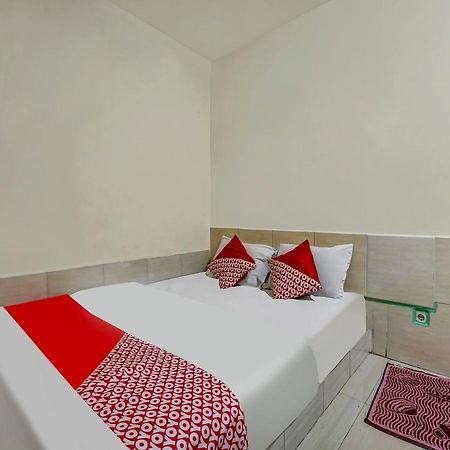 Oyo 90158 Hotel Lendosis Perintis Kemerdekaan Palembang Eksteriør billede